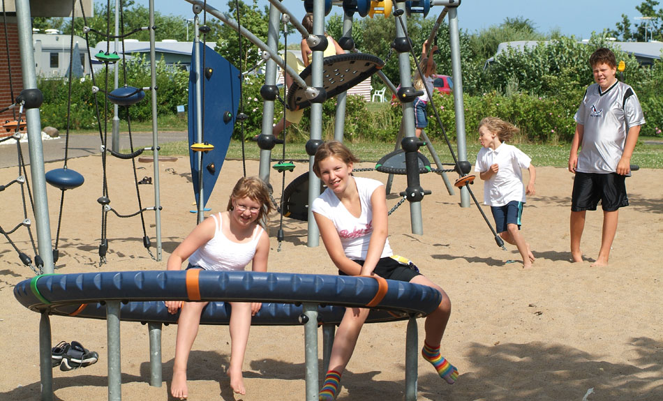 børnevenlig legeplads på campingpladsen