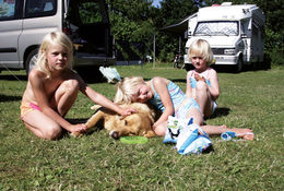 Nordstrand Camping er en børnevenlig campingplads. Som fastligger har I fri adgang til Funhouse og svømmehal.